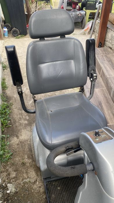 Количка за инвалиди на ток