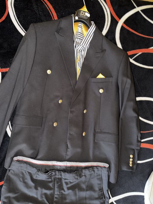 Vand costum elegant barbati