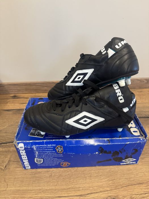 Футболни обувки Umbro - 42 номер НОВИ