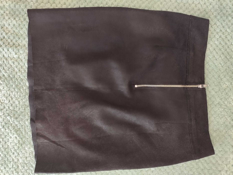 Велурена черна пола