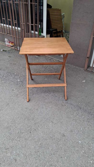 Дървена градинска маса