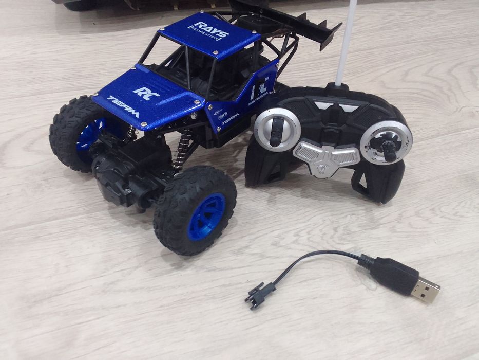 Продам машину на пульте управления