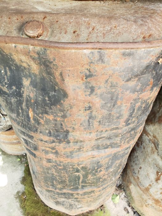 200.л.ли.бочкалар.сотилади.