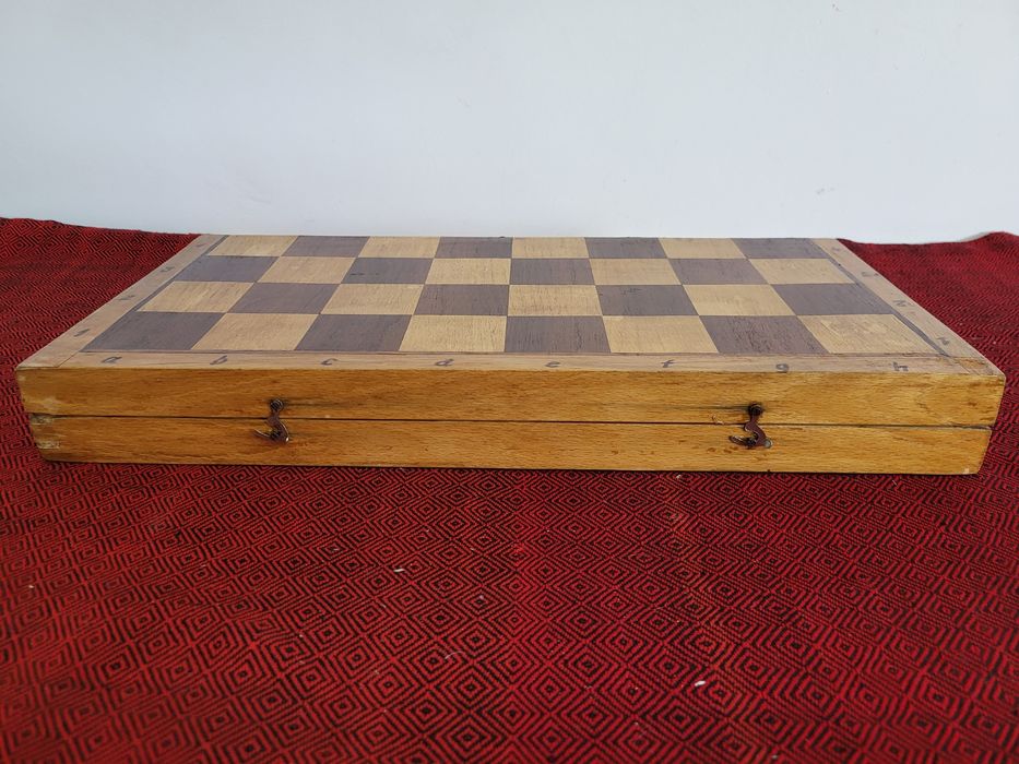 #2 Масивен стар дървен шах