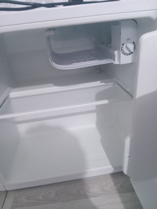 Продам маленький холодильник офисный