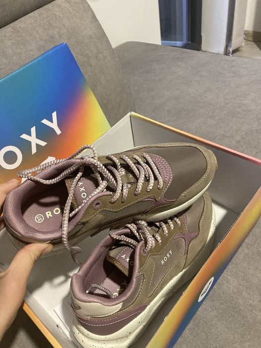 Маратонки нови Roxy