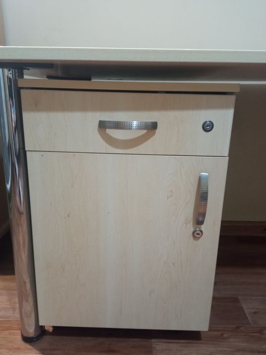 Большой компьютерный стол