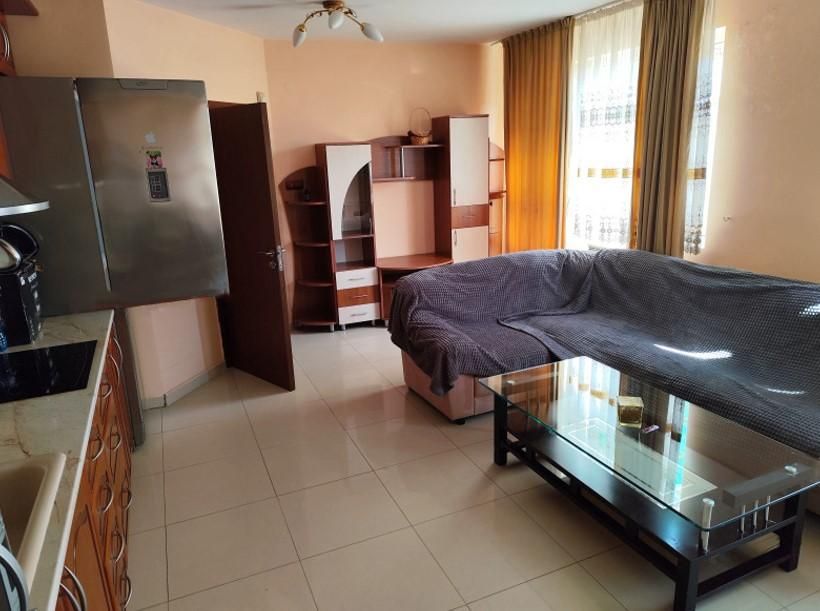 Дава се под наем Тристаен апартамент в Пловдив, Кючук Париж - 78 кв.м за 765 € - Снимка #2