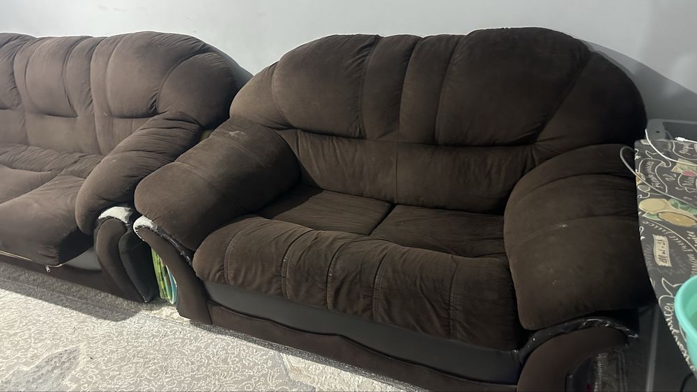 Продам 2 дивана и 1 кресло