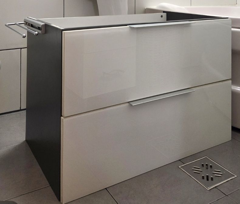 Mobilier baie suspendat modern