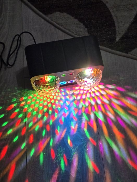 Lumina disco LED 6 in 1 cu activare pe sunet – Nouă