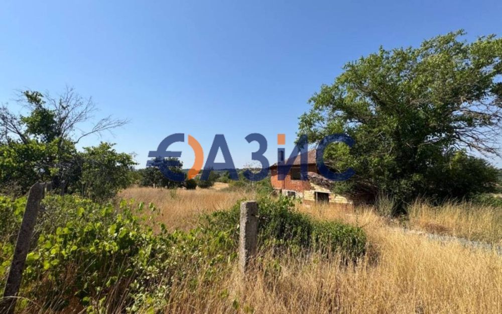 Къща за основен ремонт, 120 кв.м. + 2150 кв.м. двор, с. Загорци,