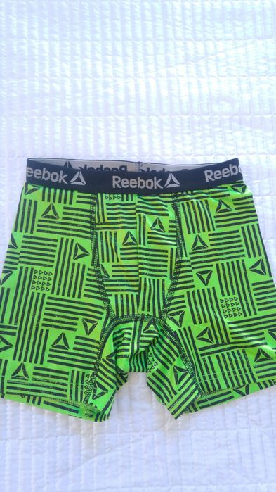 Разкошна нова поличка Vogue и нови панталонки Reebok и бански