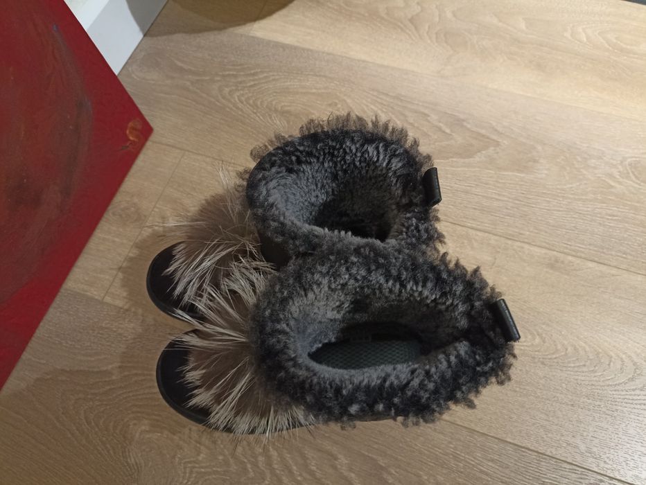 Сапоги Угги очень теплые и не скользкие 35 размера