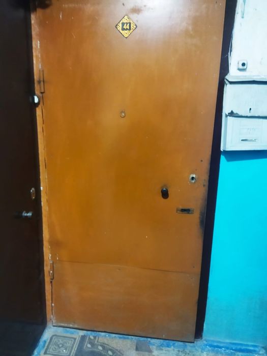 Продам железную дверь