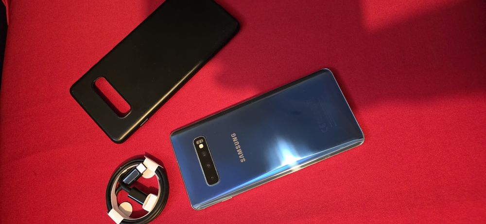 Samsung Galaxy S10+ 8GB RAM 128GB Prism Blue БЕЗУПРЕЧНО ТОП СЪСТОЯНИЕ!