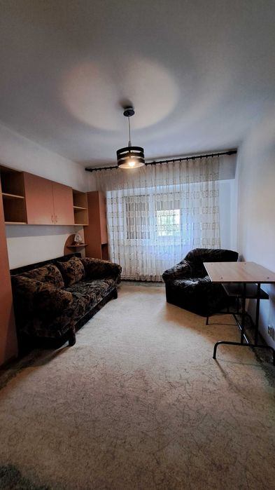 Inchireire apartament 3 camere decomandate in zona Eminescu pentru elevi