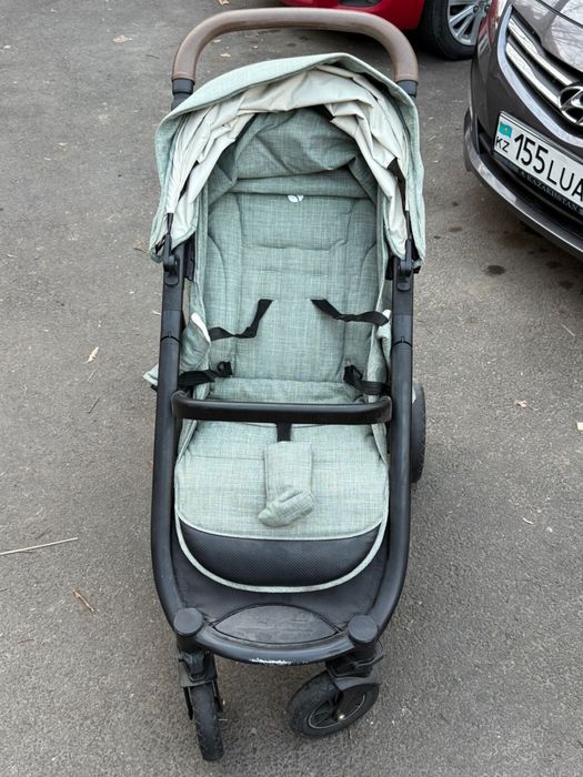 Продам коляску Joie