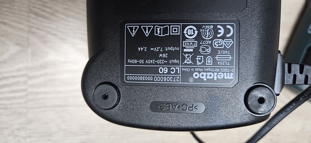 чисто нови зарядно и батерии metabo d-72622