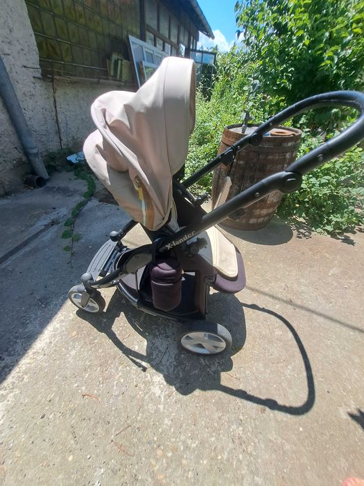 Бебешка количка X-lander с много подаръци към нея