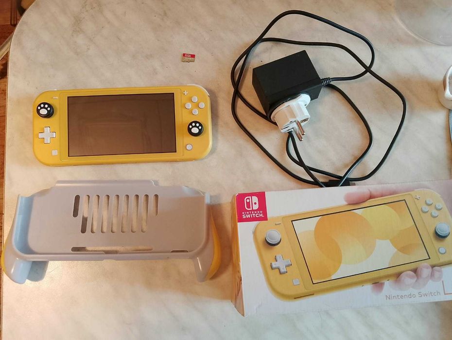 Продам Nintendo Switch Lite