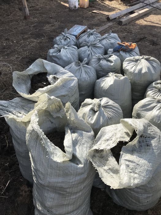 Продам чернозем, перегной в мешках.