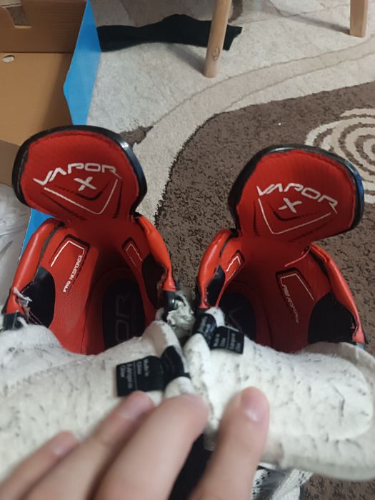 Продам коньки bauer