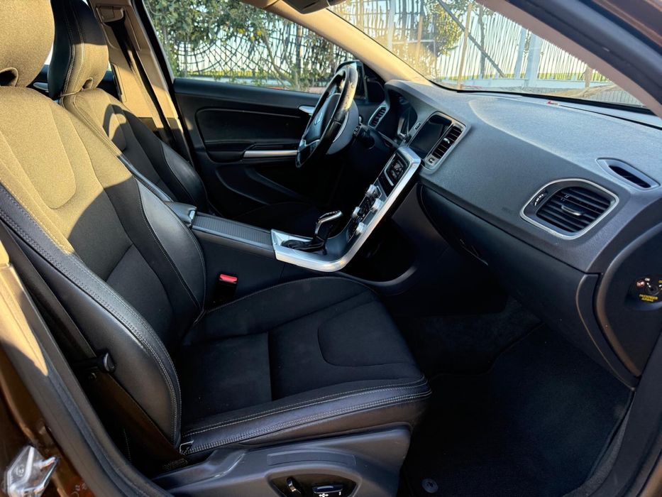 Volvo V60 Cross Country 2016