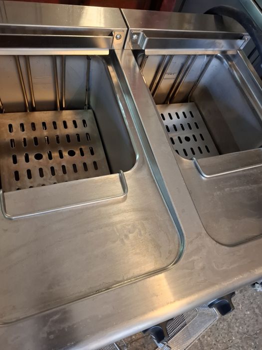 Friteuza electrică dublă