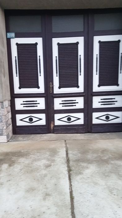 Vând poarta de intrare