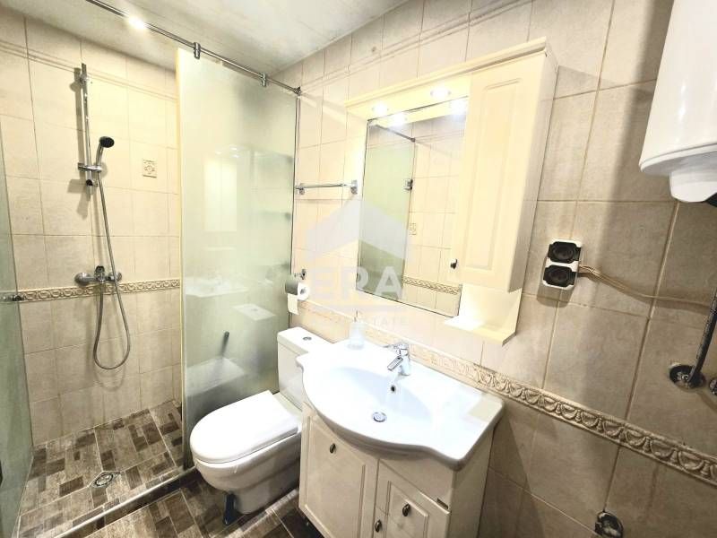 Двустаен обзаведен апартамент под наем, с югозападно изложение и морск