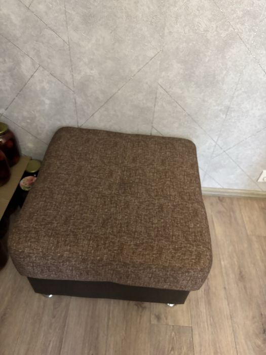 Кресло с пуфиком