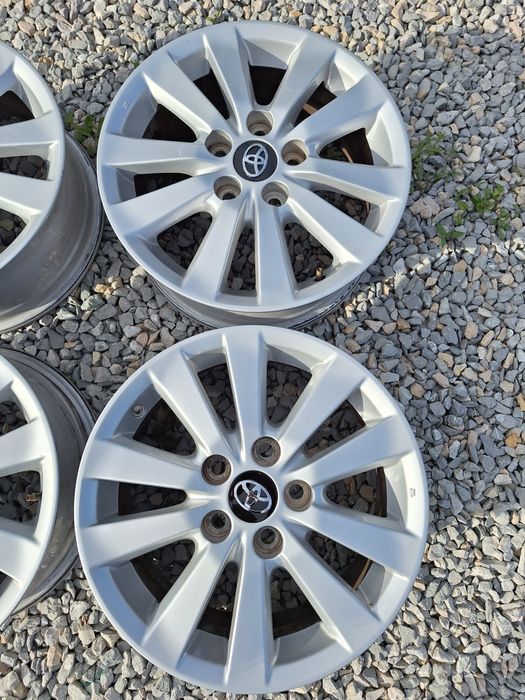 5x114.3..16 цола..6 1/2j ET45 оригинални Toyota