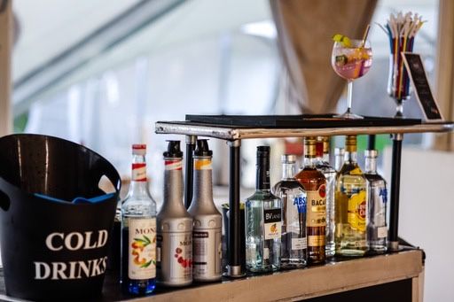 Cocktail bar-Bar mobil—Barman—Nunti—Botezuri