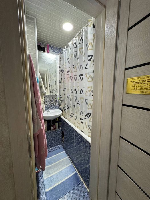 Срочно продаётся квартира ТТЗ бозор 4 комнт