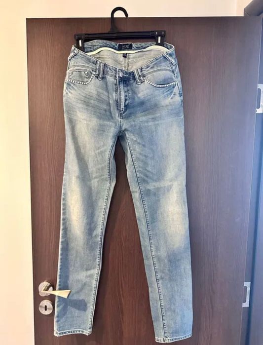 Дънки Emporio Armani, Nike, екип Hugo Boss, Liu Jo