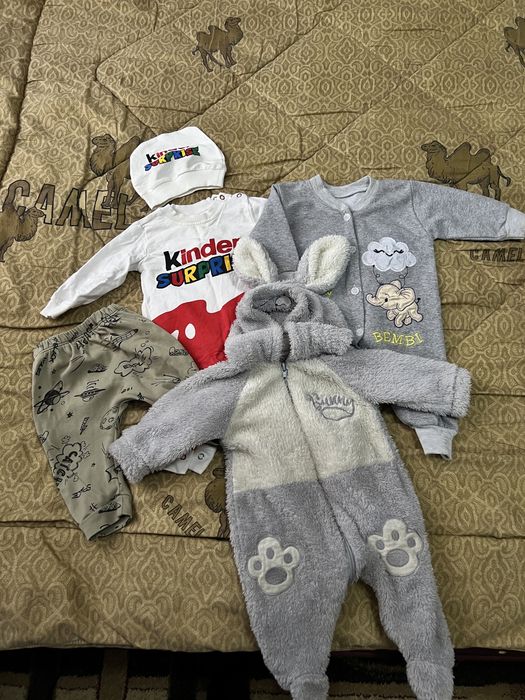большой пакет с одеждой для новорожденного