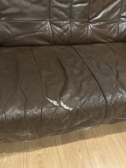 Doua Canapele de piele