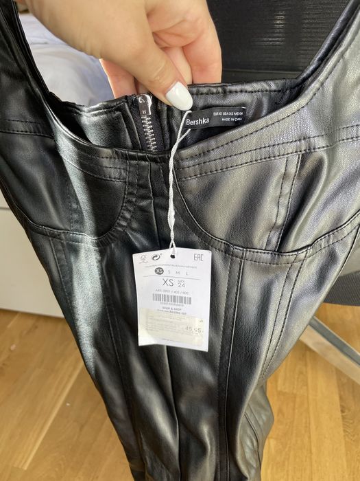 Рокля Herve Leger Alessa Avin Bershka Shoeaquarium Barcode