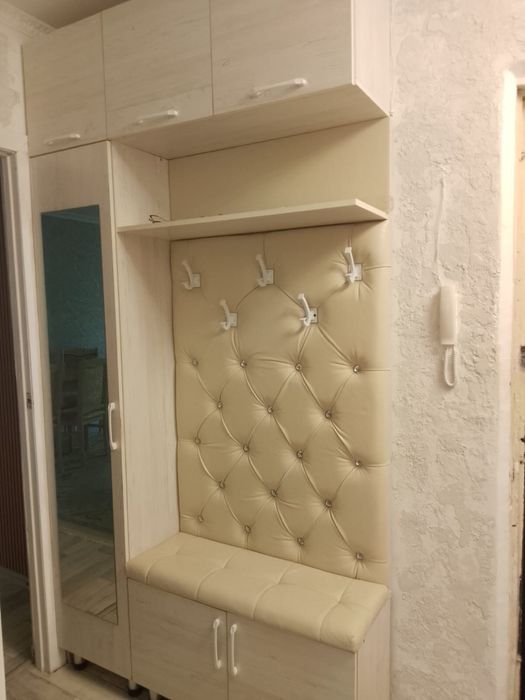 Прихожая с зеркалом