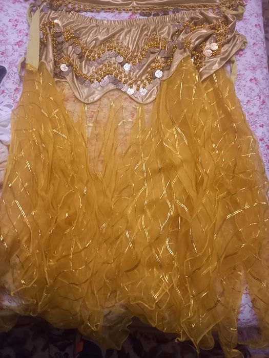 Rochite dansuri orientale ,de culoare rosie si aurie