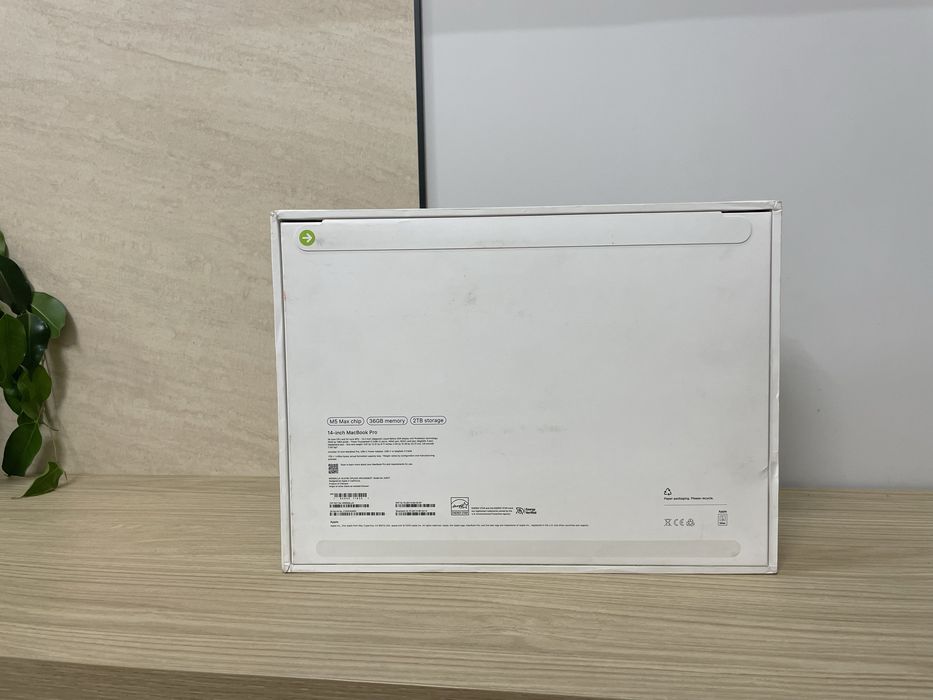 MacBook Pro M5 Max срочно продам