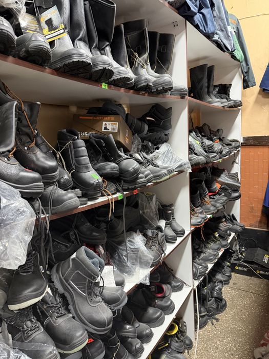 Продаю спец одежду