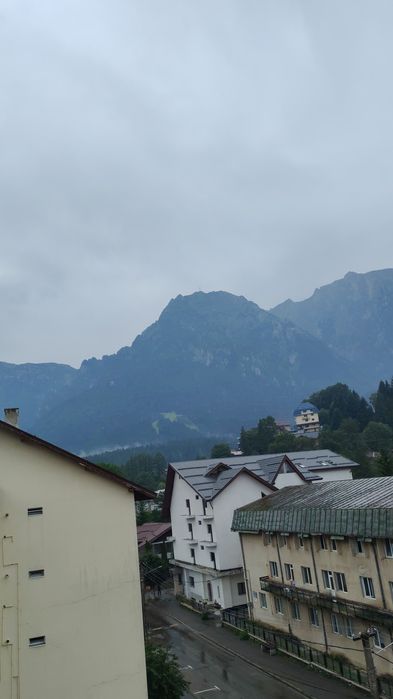 Apartament de vânzare în Bușteni renovat Nou central lângă supermercat