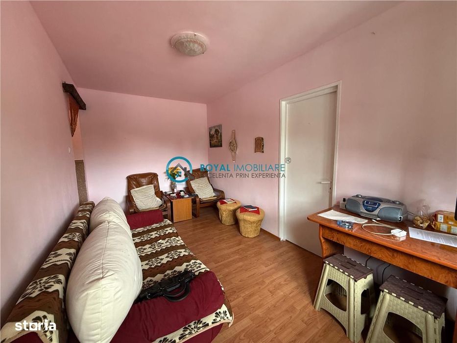 Royal Imobiliare - Vanzare apartament zona Vest