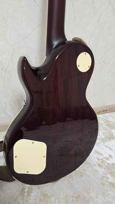 Продам электрогитару