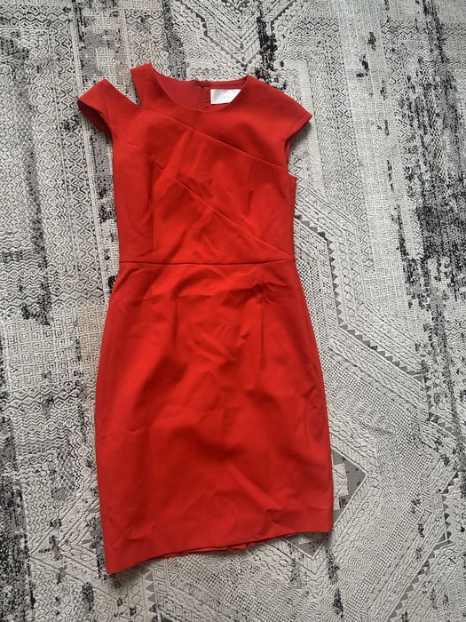 Продам нарядные платья Hugo Boss