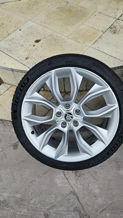 Vând jante Skoda R19