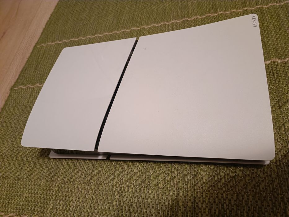 Vând consola PlayStation 5 Digital Edition – 825GB – perfect funcți