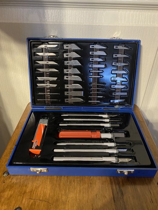 Cadă tablă emailată ARISTON ; Trusă ideală pentru sculpturi